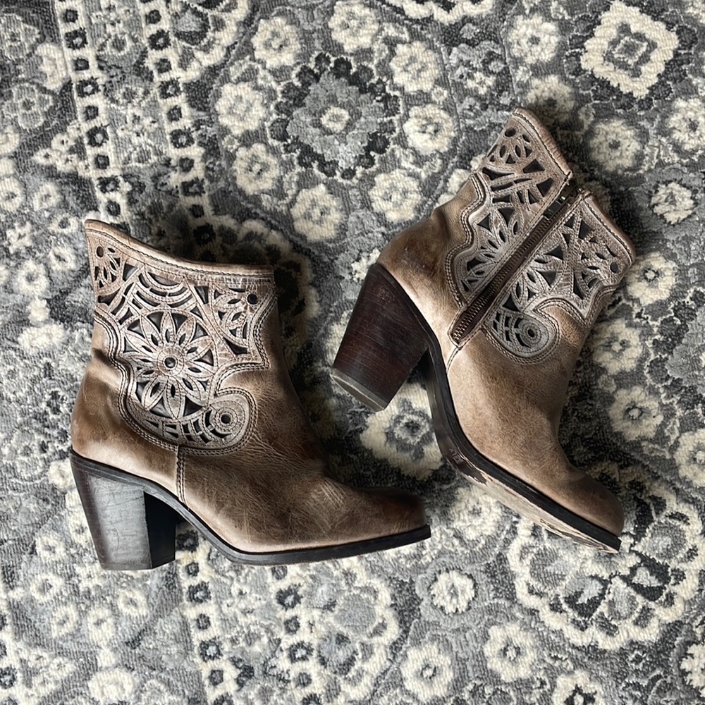 Corral womens ankle boot guc size 10 leather brown/grey zipper side